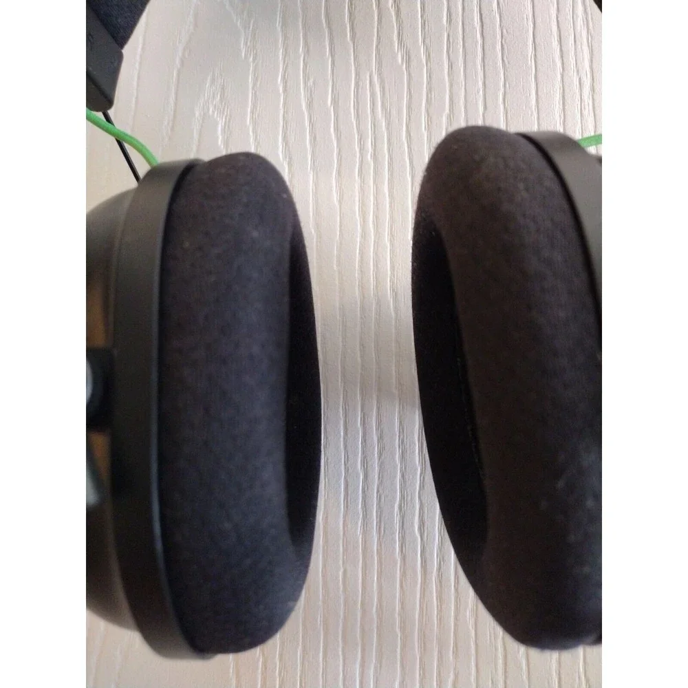 Razer BlackShark V2 Over the Ear Gaming Headset in Perfect Condition.
